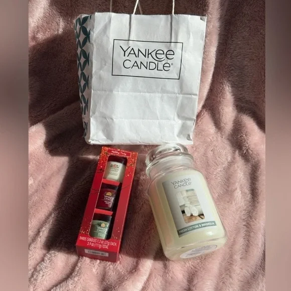 🎁✨ Yankee Candle Holiday Gift Set – Large Fresh Cotton Jar + 3 Festive Minis - Picture 2 of 2